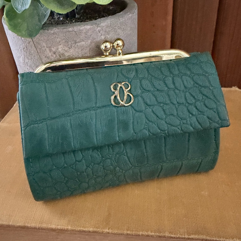 Vintage Buxton Green Croc Embossed Leather Wallet Kisslock Coin Purse